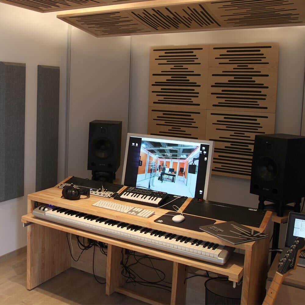 Bureau de studio de musique de style industriel avec étagère pour clavier  extensible et plate-forme pour moniteur/enceintes arrière, planche  d'échafaudage de récupération, tube en acier -  Canada