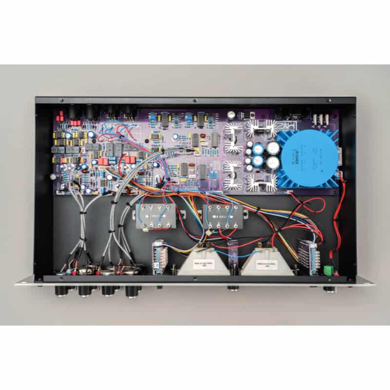 Z&H_DESIGNS_1178_inside_showroomaudio
